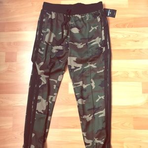 Men’s Camo Pants Small